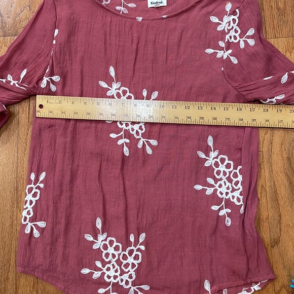 Kindred Size Medium top front is a double layer for modest 3/4 sleeves red - Picture 2 of 12
